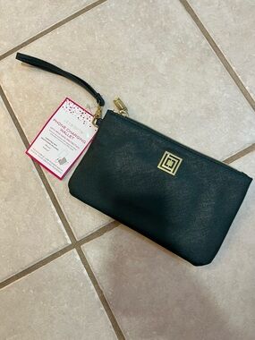 NWT Liz Claireborne phone charging clutch/wallet